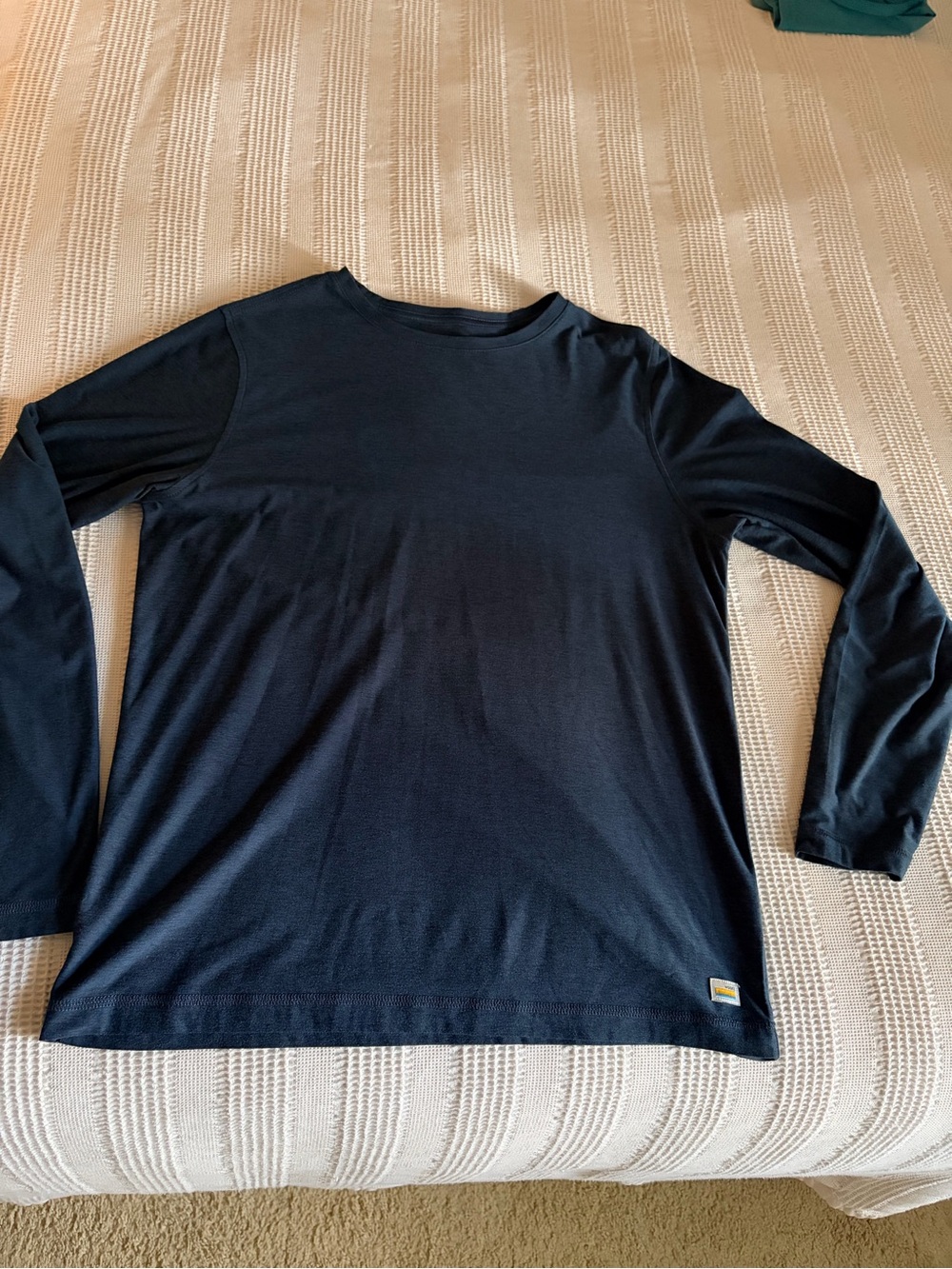 Vuori Men's Long-Sleeve Strato Tech Tee, Medium, Navy